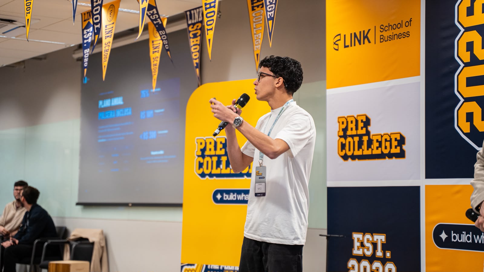 Vinícius Lima palestrando no Pre College da Link School of Business